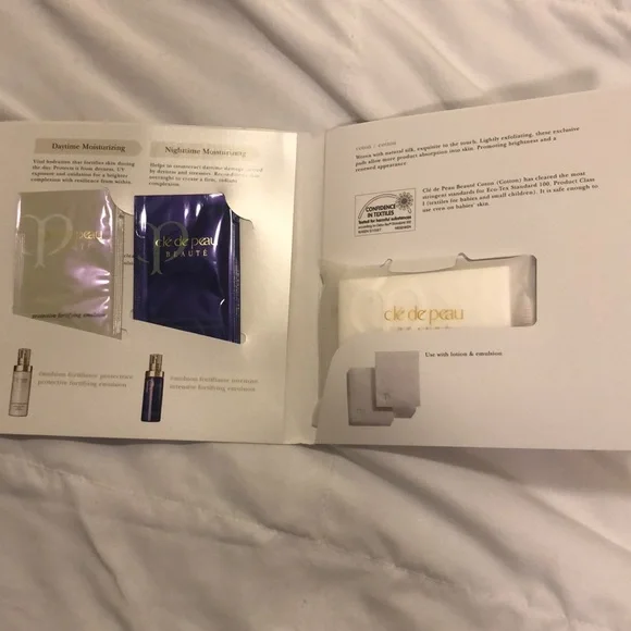 Cle de Peau basic care samples - Picture 4 of 4